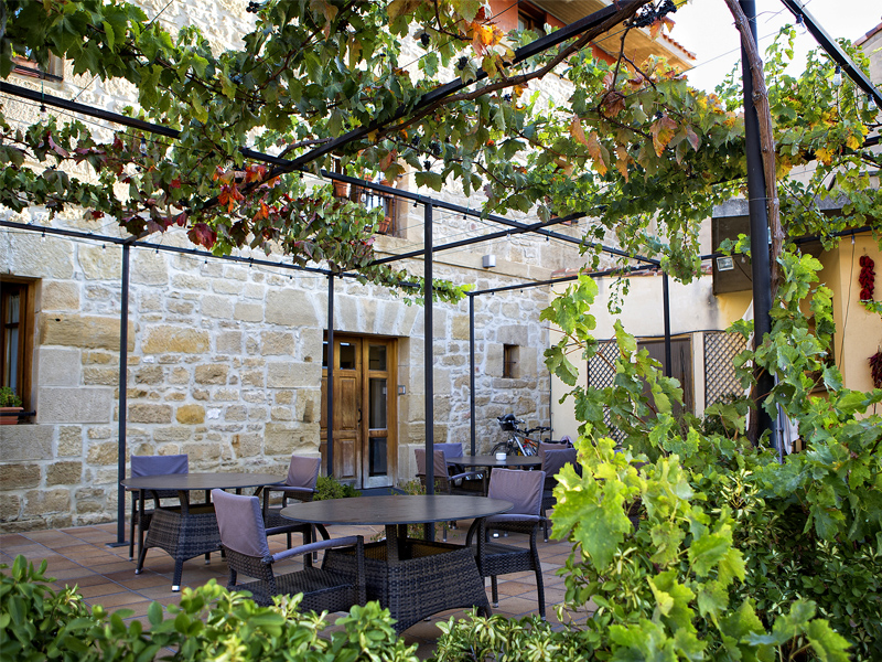 hotel-con-encanto-a-la-rioja-alta-rural-abalos (1)